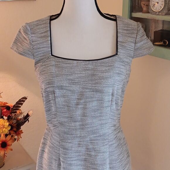 Tahari Arthur S. Levine Parfect Work Dress - Picture 2 of 12